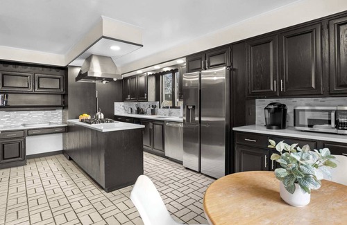 Highlands House | Family-Friendly Mediterranean Retreat in White Plains