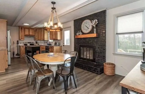 Berea House | Pet-Friendly 3BD Retreat with Direct Bike Trail Access