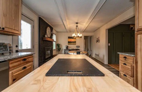 Berea House | Pet-Friendly 3BD Retreat with Direct Bike Trail Access