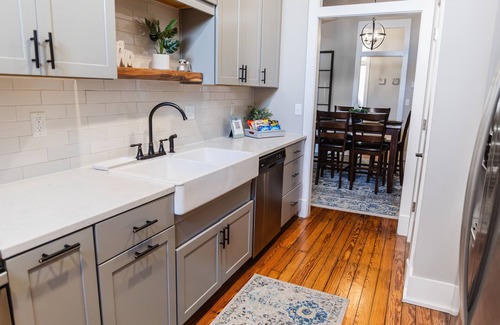 Lawrence Apartment | Premier 3BD Loft in Downtown Lawrence with Ocean View