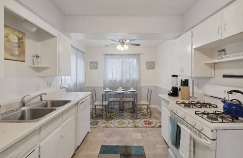 Ottawa House | Inviting 3Bd Home with Pool Table, Deck & Office Near Toledo