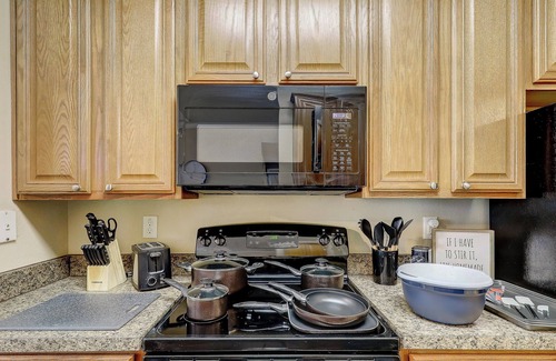 The Colony Apartment | Inviting Retreat with Pool & Hot Tub - Guest Rated 9.8