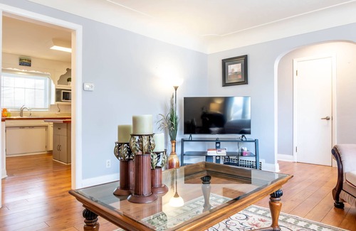 Rosemount House | Inviting 3bdrm House Centrally Located in Kitchener