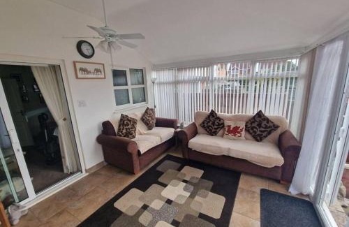Wrexham House | Family-Friendly 3-Bed Home with Games Room Near City