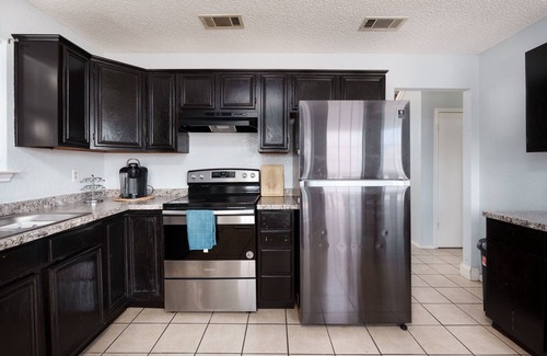 Killeen House | Inviting 3BR Retreat with Serene Balcony & Family Amenities