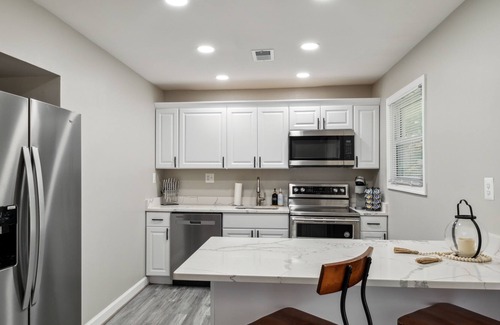 Hanover House | Pet-Friendly 3BR/2BA Near BWI - Rated 10/10 by Guests