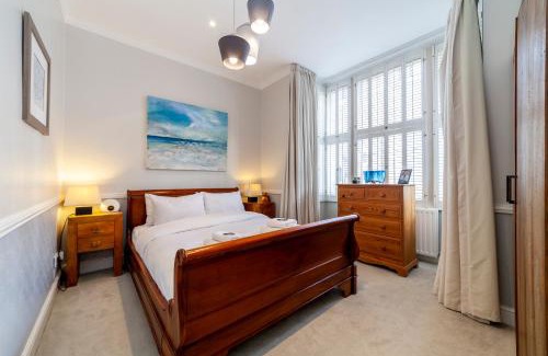 Thamesfield Apartment | Family-Friendly 3BR Garden Apartment in West Putney