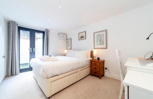 Thamesfield Apartment | Family-Friendly 3BR Garden Apartment in West Putney