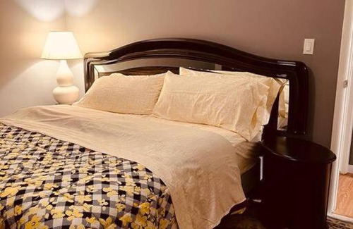 Herndon Villa | Convenient 3Br Retreat Near Dulles and Washington DC