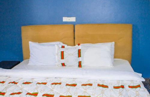Bonapriso Apartment | Pet-Friendly 3BR Apartment in Bonapriso's Heart