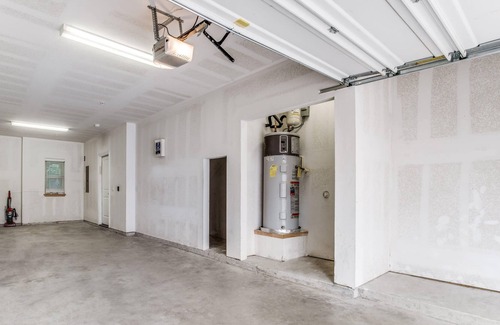 North University House | Spacious 3BR CozySuites in Central Austin by UT 02