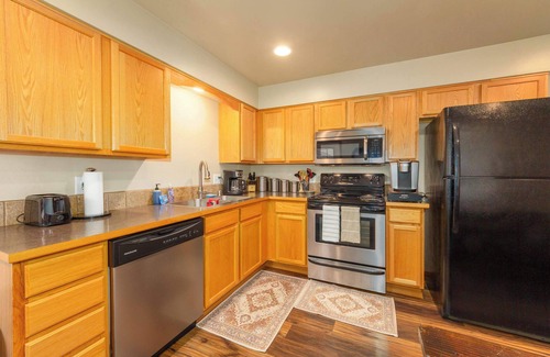 Spokane Valley House | Spacious 3BR Family Retreat w Fire Pit, BBQ, Smart TVs & More