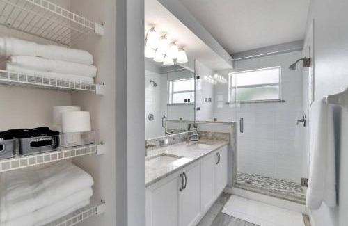 Tarpon Springs House | Cozy 3BR Retreat with Ocean View - Pet Friendly & Rated 9.3