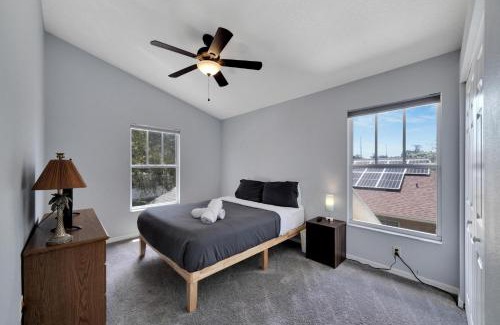 Tarpon Springs House | Cozy 3BR Retreat with Ocean View - Pet Friendly & Rated 9.3