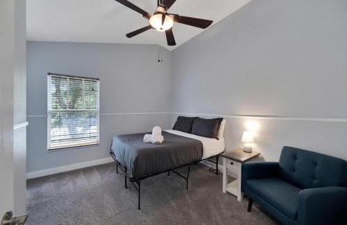 Tarpon Springs House | Cozy 3BR Retreat with Ocean View - Pet Friendly & Rated 9.3