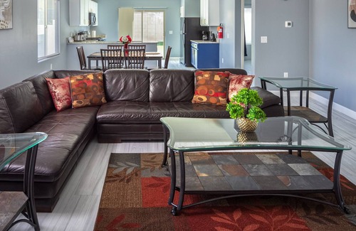 Tucson House | Family-Friendly 3BR Home with Breakfast, Rated 9.4/10