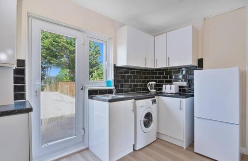 Turkey Street House | Family-Friendly 3BR House with Garden in Enfield, N.London