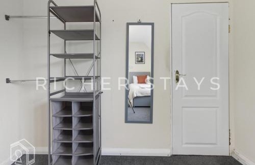 Tilbury House | Spacious 3BR House in Tilbury, Driveway and Garden