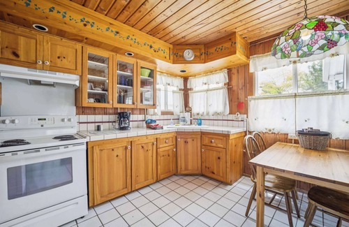 Greenbush Apartment | Spacious 3BR Lakefront Cottage w/Beach Access