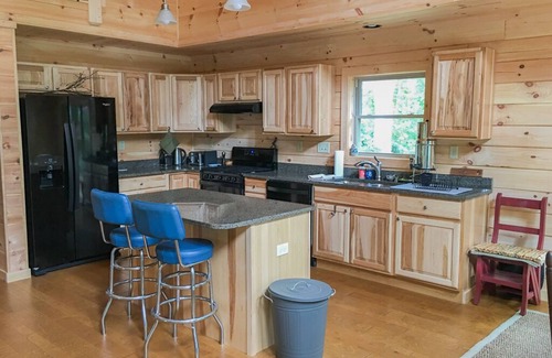 Fletcher Cabin | Inviting 3BR Log Cabin with Ocean View and Cozy Loft