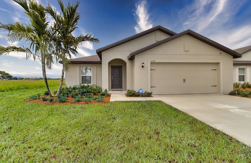 Fort Pierce House | Beachside 3BR Retreat with Ocean Views and Pool Access