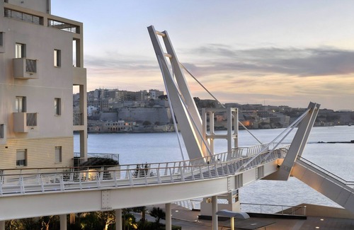 Gzira Apartment | Spacious 3BR Residence by the Promenade