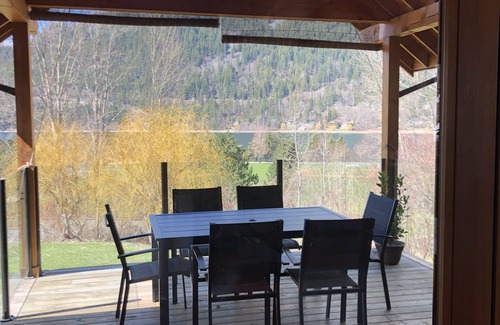 Nelson House | Inviting Home by Lakeside - Nelson with Family-Friendly Perks