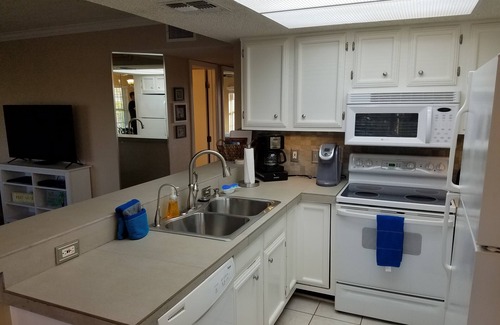 South Padre Island Condo | Prime 3rd Floor Condo near Beach with Pool & Ocean Views