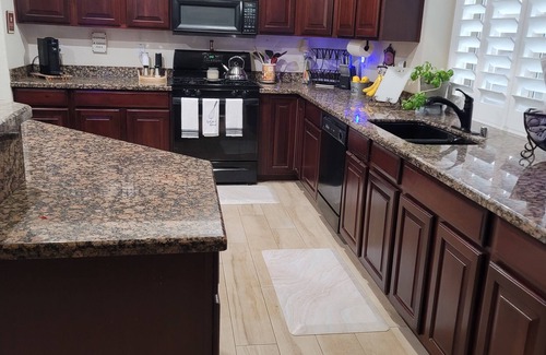 Adobe Highlands House | Family-Friendly Getaway in Northwest Phoenix with Ocean View