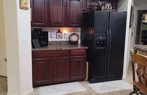 Adobe Highlands House | Family-Friendly Getaway in Northwest Phoenix with Ocean View