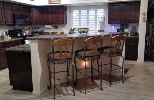 Adobe Highlands House | Family-Friendly Getaway in Northwest Phoenix with Ocean View