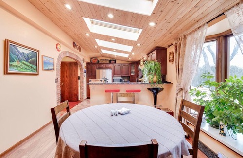 Glendale House | Guest Rated 9.8: Family-Friendly House with Ocean View & Hot Tub