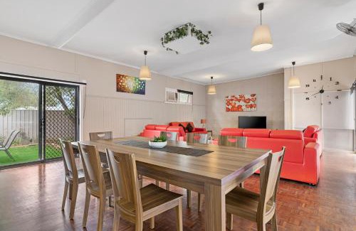 Strathmerton House | Pet-Friendly Retreat: 4 Bedrooms by the Murray River