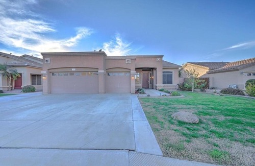 San Tan Ranch House | Family-Friendly 4-Bed Retreat with Game Room & Hot Tub