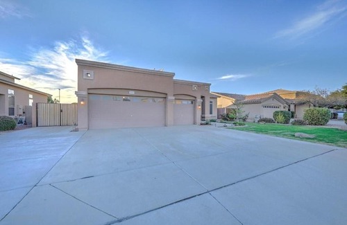 San Tan Ranch House | Family-Friendly 4-Bed Retreat with Game Room & Hot Tub