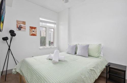 Charlotte Center City Apartment | Convenient 4 Bed Stay - Near Stadium with Free Parking