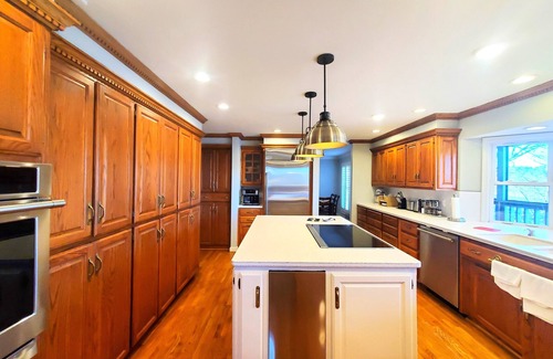 Jones Mills House | Lake Catherine Retreat: 4-Bed Home with Pool & Boat Dock