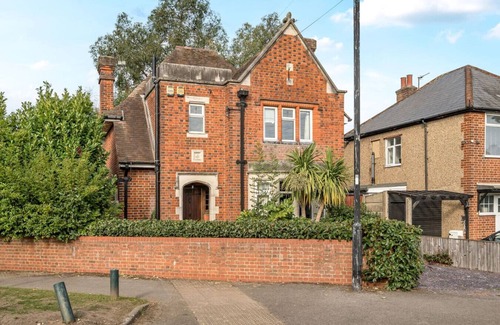 Slough House | Spacious 4-bed, 4-bath home with garden and parking