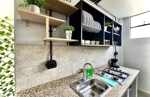 La Castellana House | Spacious 4-bed, 4-bath, industrial apartment with WiFi in Laureles