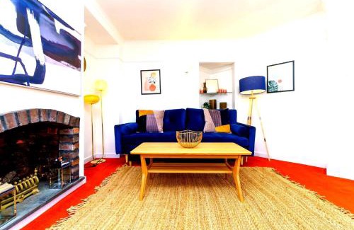 Pill House | Spacious 4-Bed House in Bristol with Wifi & Workspaces