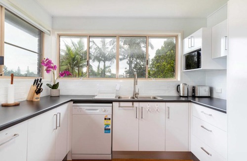 Shelly Beach House | Beachside 4-Bed Retreat with Ocean View Awaits You