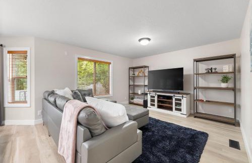 Battle Ground House | Family-Friendly 4-Bed Retreat near Park and Trails