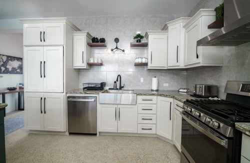 Placencia Villa | Beautiful 4-Bed Villa in Placencia Village with Pool Access