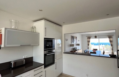 Luz Villa | Family-Friendly Villa with Pool & Ocean Views Near Luz Beach