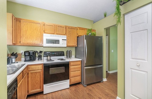 Kenton House | Spacious 4 Bed with Hot Tub