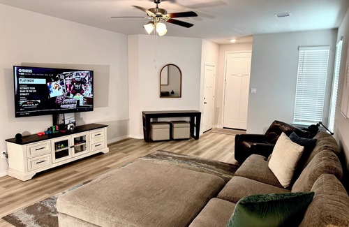 Wellborn House | Spacious 4-bedroom house close to everything in College Station