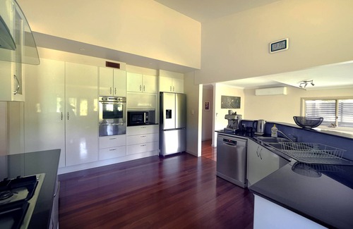 Coomba Park House | Family-Friendly 4 Bedroom Home with Private Pool & Hot Tub