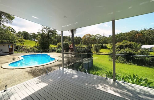 Coomba Park House | Family-Friendly 4 Bedroom Home with Private Pool & Hot Tub