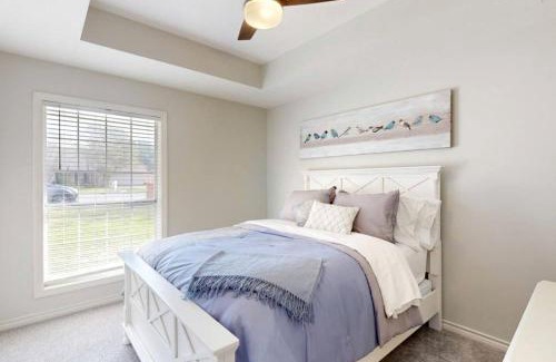 Glenhaven House | Spacious 4-Bedroom Home with Game Room Near Texas A&M in College Station, Texas