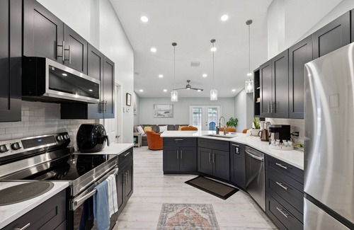 Palm Bay House | Exceptional 4-Bedroom Home with Kitchen & Breakfast Included